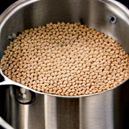 the lentils cooked in a saucepan with 3 cups of water. they heated over high heat for 2 minutes and then over low heat for 5 more minutes.