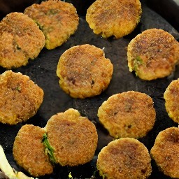 the chickpea patties semi-fried and ready to eat in 3 minutes.